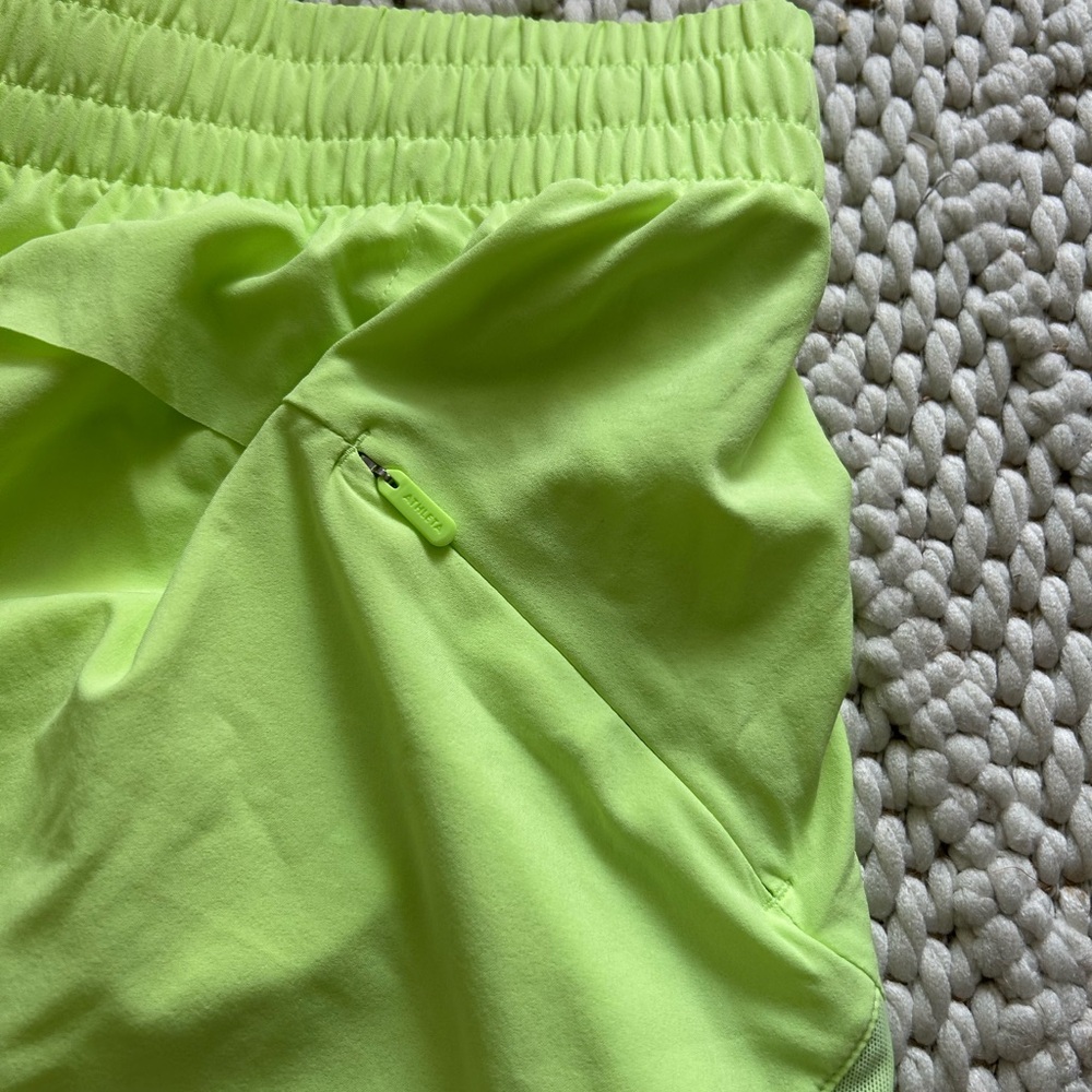Athleta Mesh Racer Run 4” short NWT - Picture 4 of 5